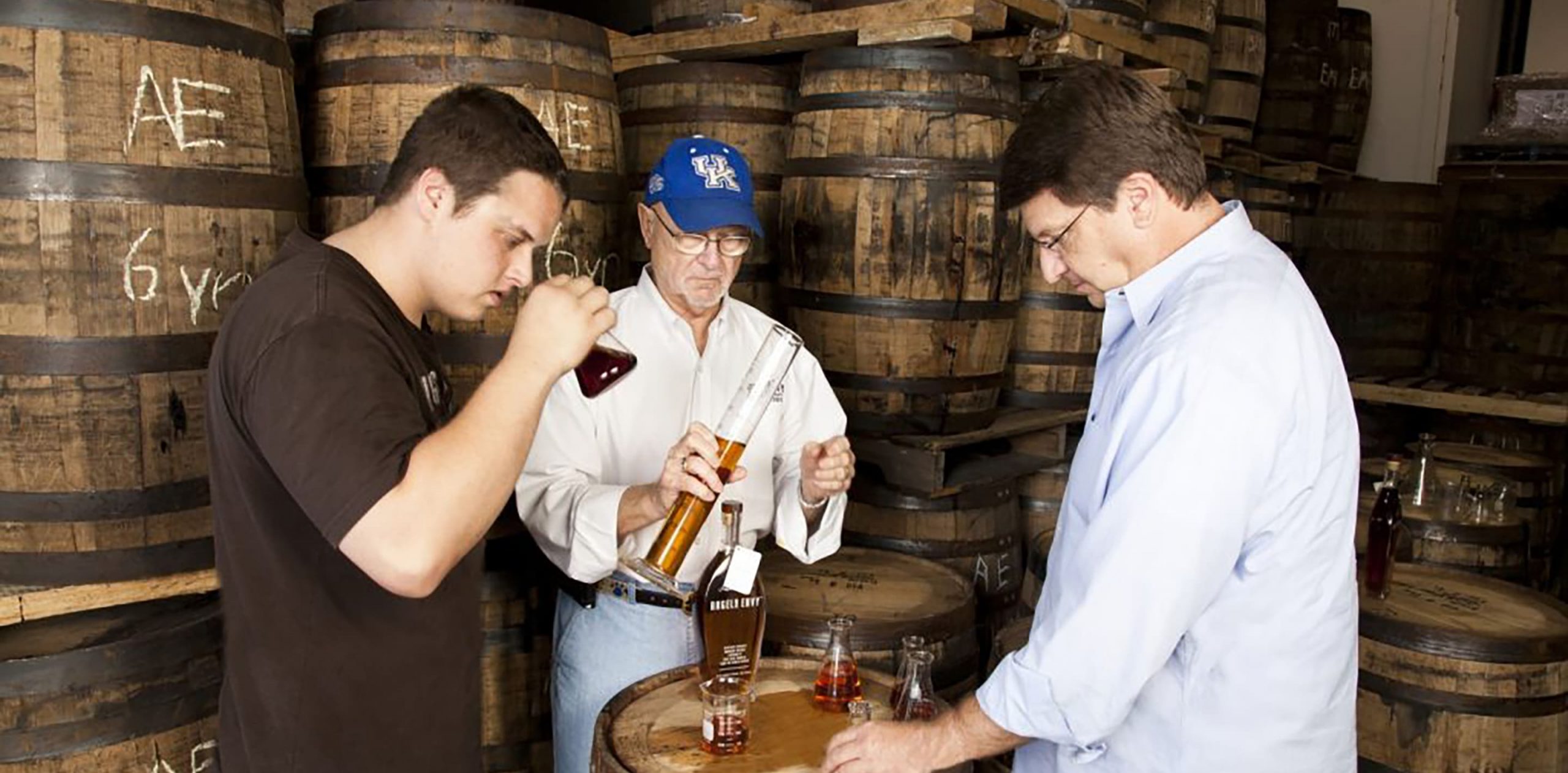 FY22_US_AngelsEnvy_WhiskeyHistory_WhyPortLincolnAndWesDiscussThePursuitOfFlavorAndThePerfectFinish_Header_Desktop (1)