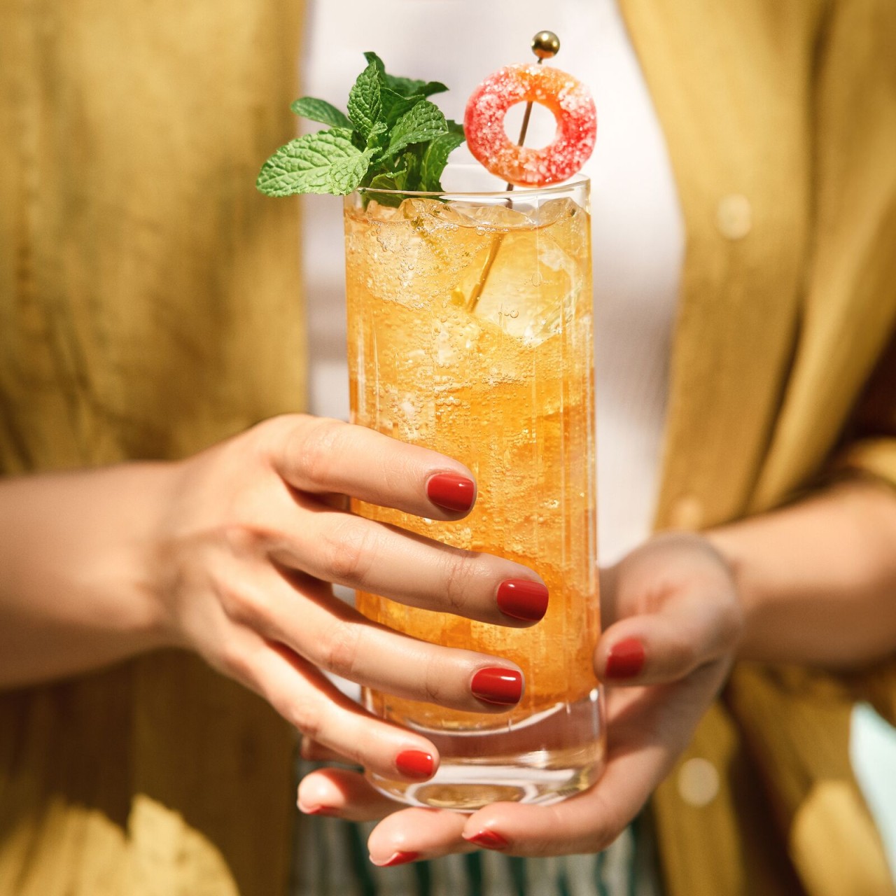 FY26_Angel'sEnvy_CocktailLP_SignatureSummerCocktail_PeachSmash_Desktop (1)